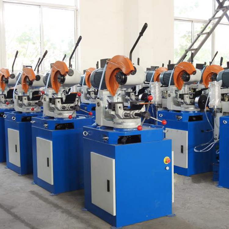 Automatic pipe cutter